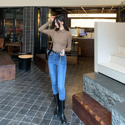 Lady-fitting innerwear apricot knit top with a stand-up collar design